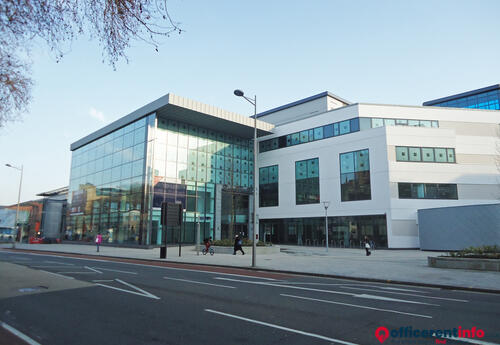Offices to let in 2 College Square