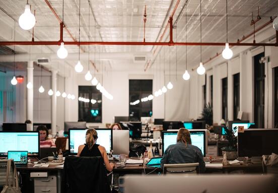 Shared or private offices ?  Which option aligns best with your business? And what might your employees lean towards? We've delved into the advantages and disadvantages in this article.